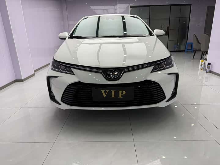 Фото 2 - Toyota Corolla