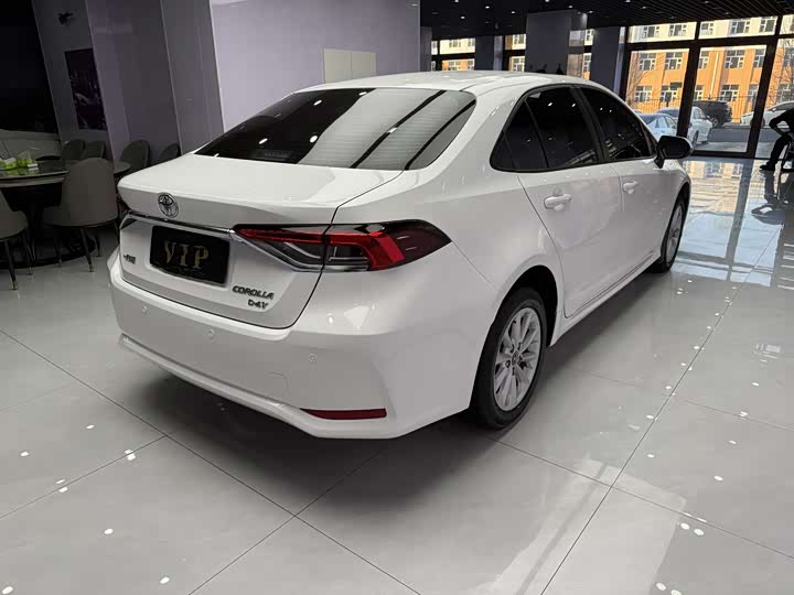 Фото 4 - Toyota Corolla