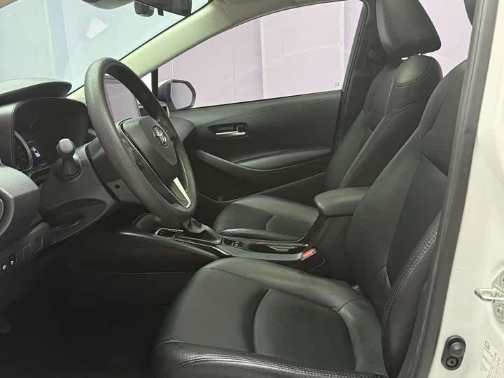 Фото 8 - Toyota Corolla