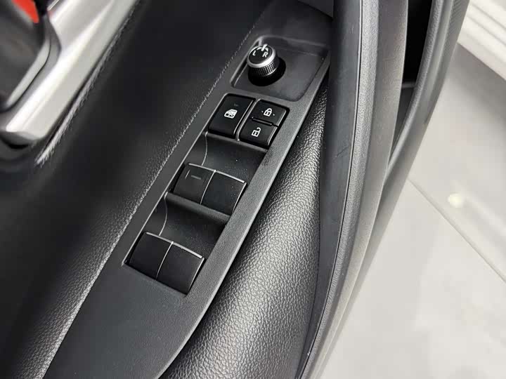 Фото 9 - Toyota Corolla