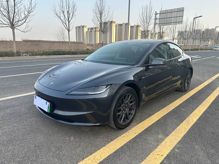 Фото 1 - Tesla Model 3
