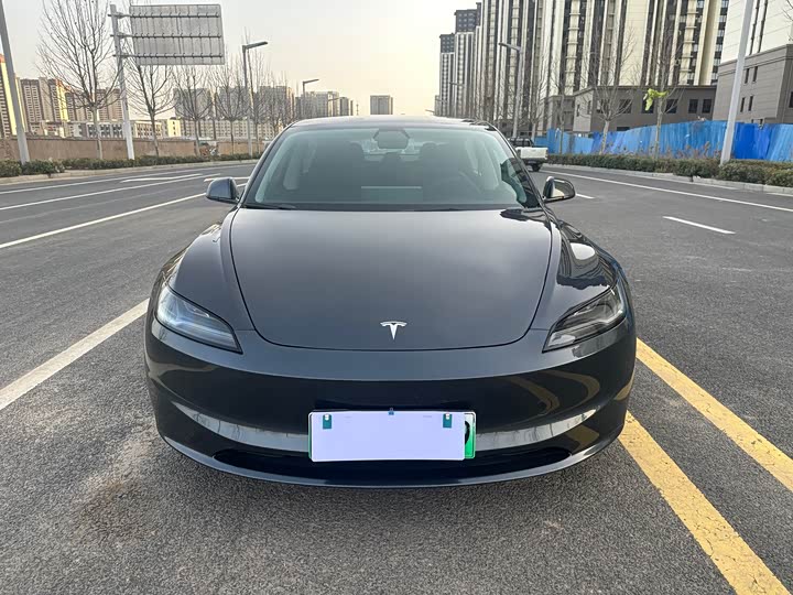 Фото 3 - Tesla Model 3