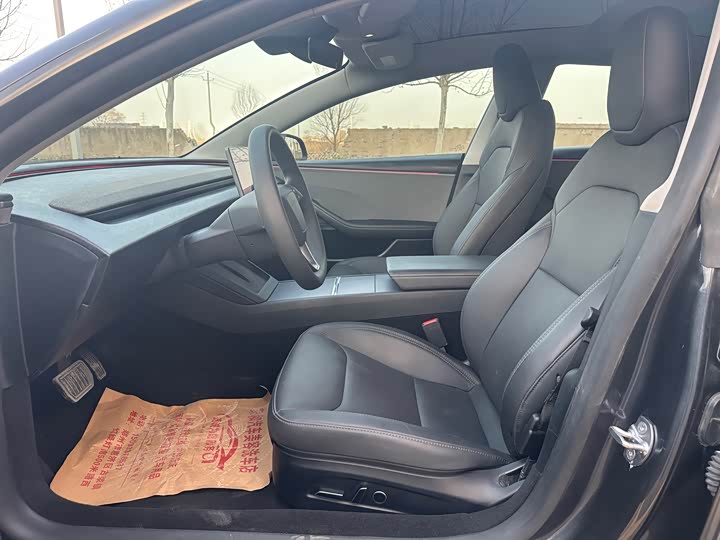 Фото 4 - Tesla Model 3