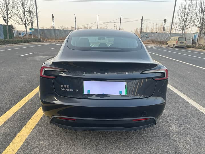 Фото 8 - Tesla Model 3