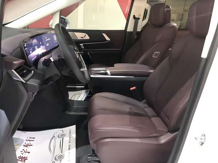 Photo 5 - Buick GL8 Century