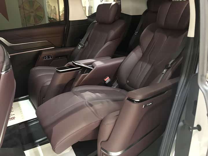 Photo 9 - Buick GL8 Century