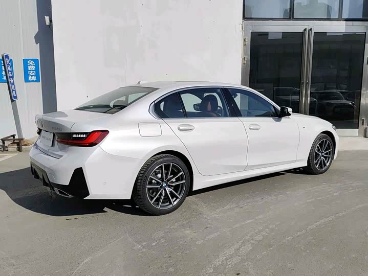 Photo 4 - BMW 3 Series