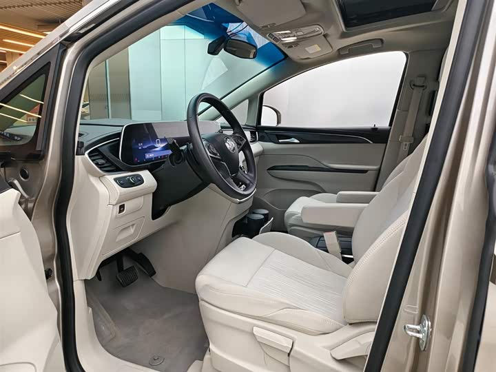 Фото 8 - Buick GL8 ES