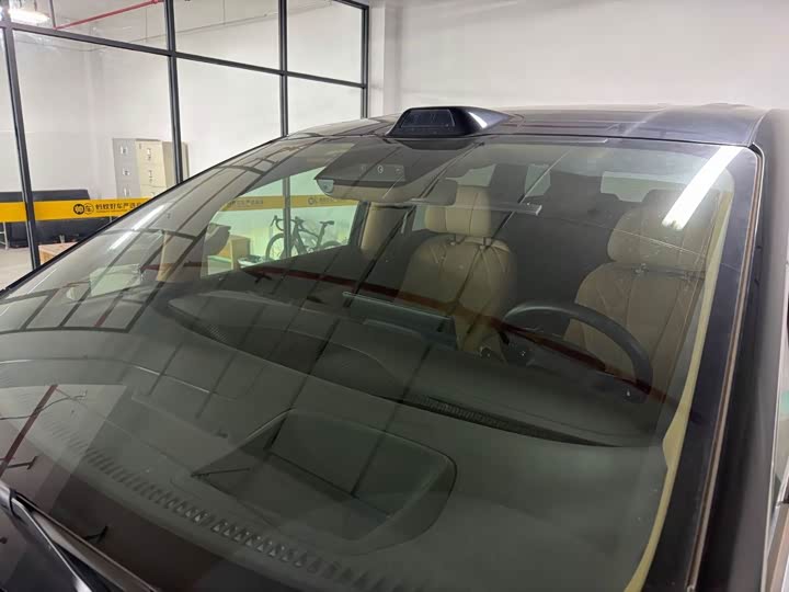 Фото 3 - Denza D9