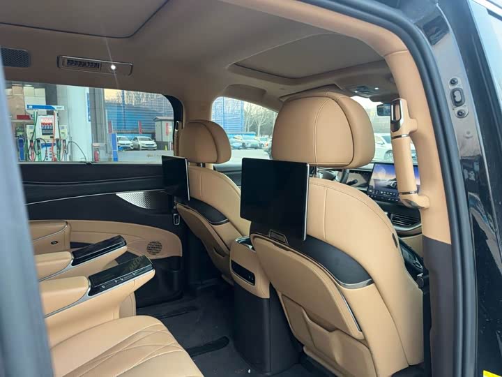 Фото 9 - Denza D9