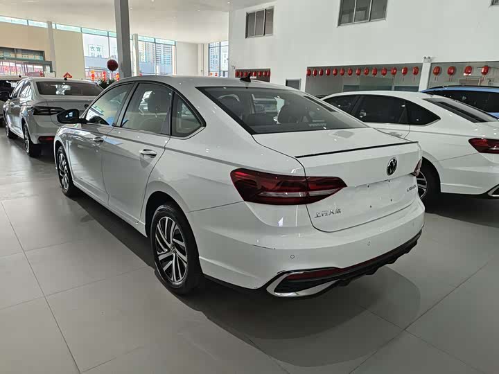 Фото 8 - Volkswagen Lavida