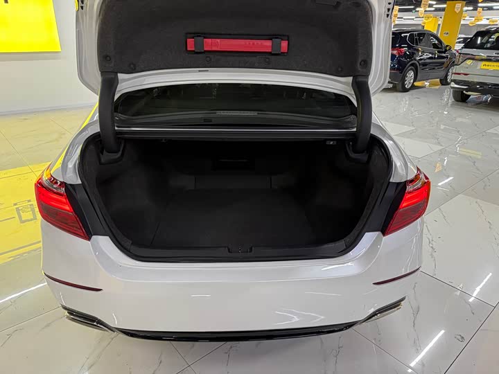 Фото 3 - Honda Inspire