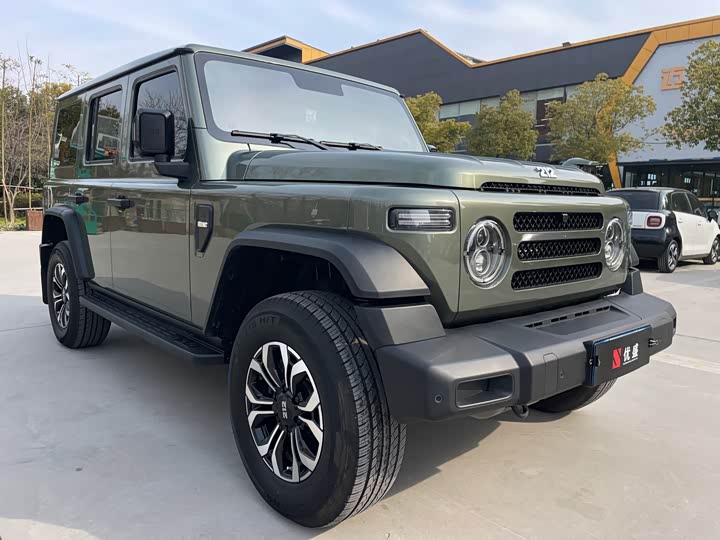 Photo 2 - BAW 212 T01