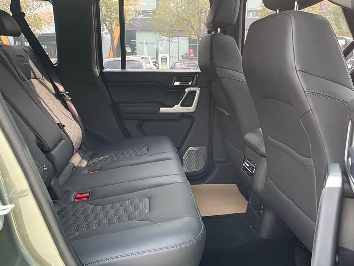 Photo 5 - BAW 212 T01