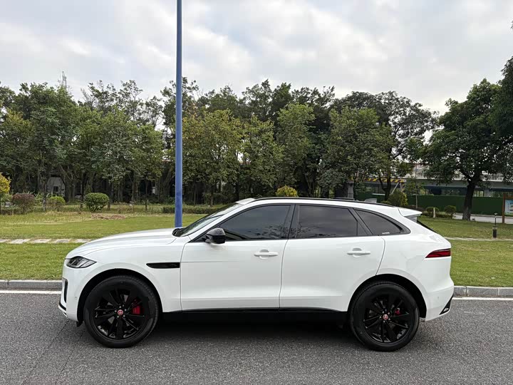 Фото 4 - Jaguar F-Pace