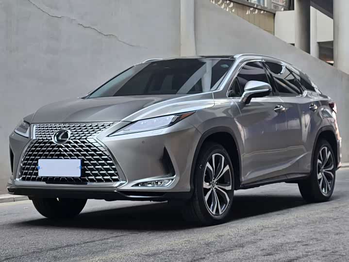 Фото 1 - Lexus RX