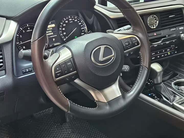 Фото 3 - Lexus RX