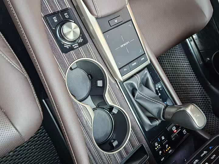 Фото 5 - Lexus RX