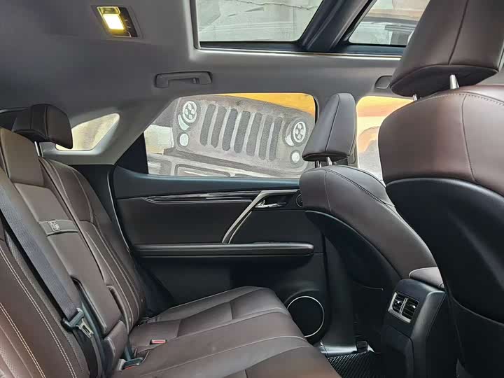 Фото 9 - Lexus RX