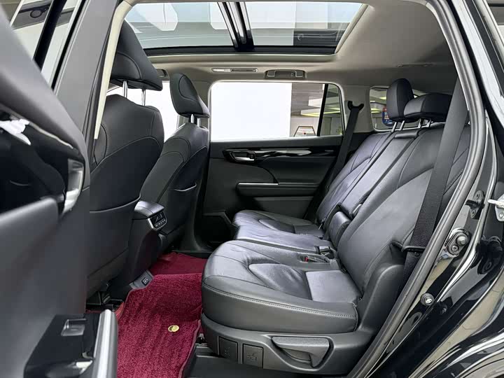 Фото 7 - Toyota Highlander