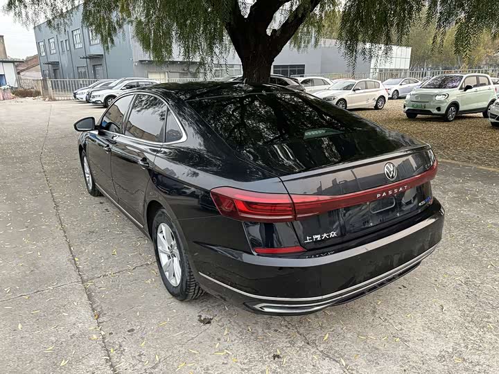 Фото 3 - Volkswagen Passat Hybrid