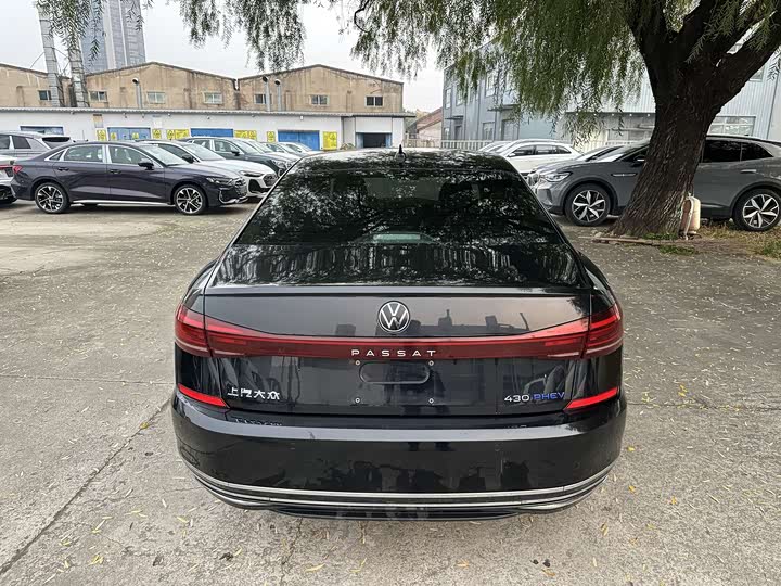 Фото 4 - Volkswagen Passat Hybrid