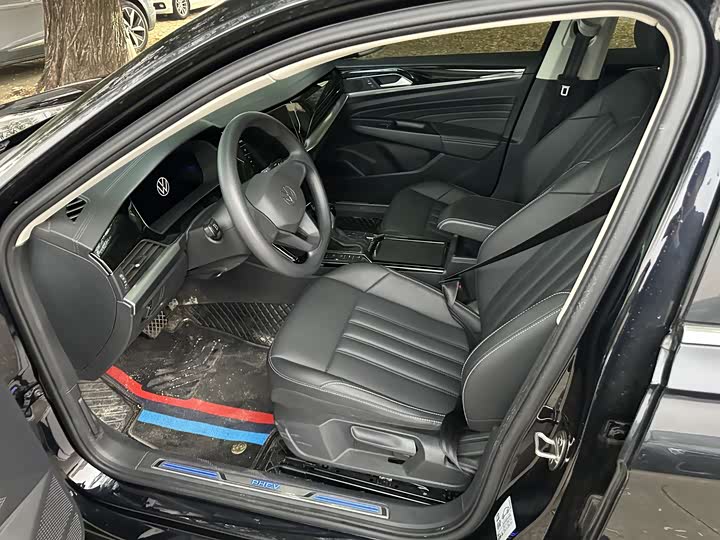 Фото 5 - Volkswagen Passat Hybrid