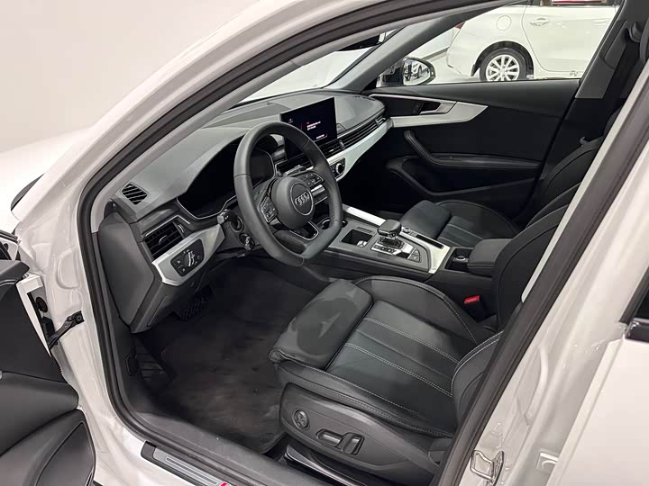 Фото 5 - Audi A4L