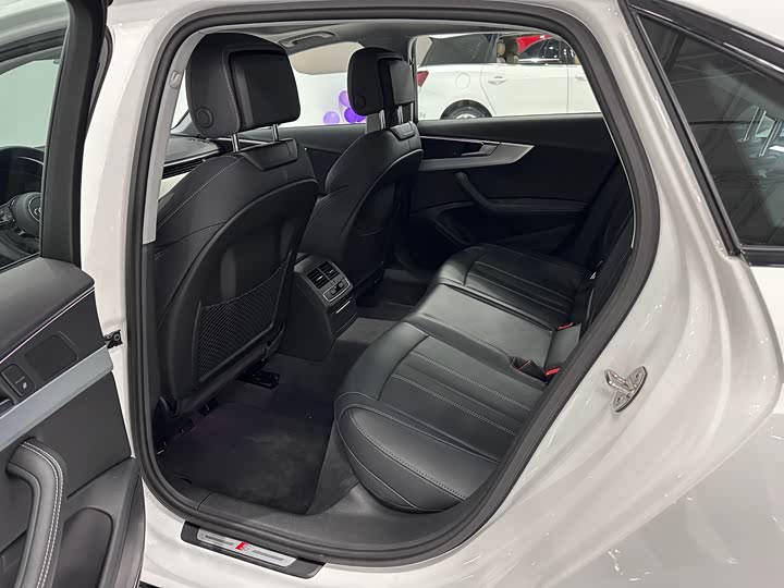 Фото 6 - Audi A4L