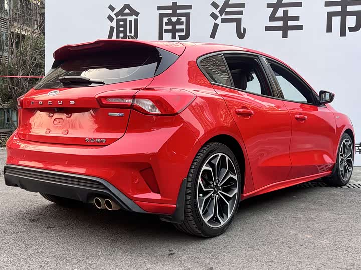 Фото 4 - Ford Focus