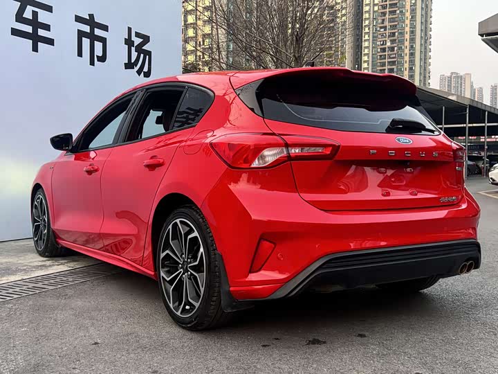 Фото 6 - Ford Focus