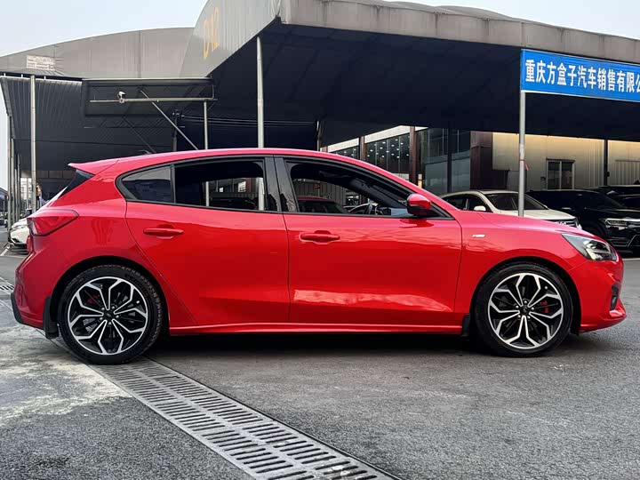 Фото 8 - Ford Focus