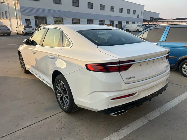 Фото 6 - Geely Preface