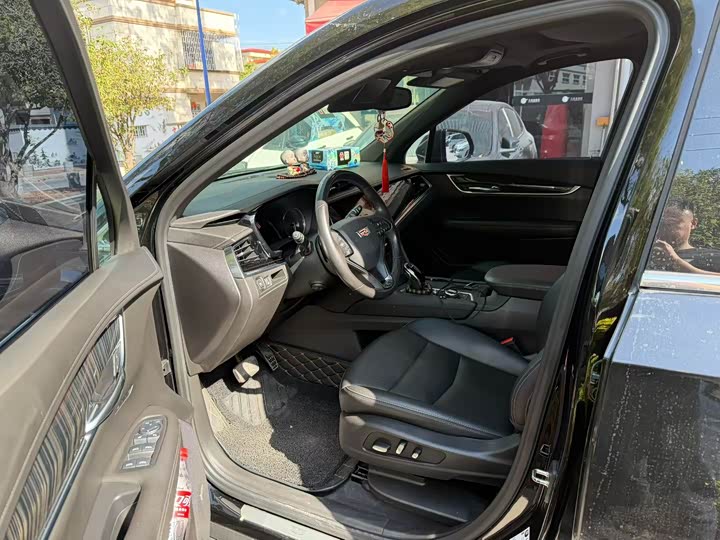 Фото 3 - Cadillac XT6