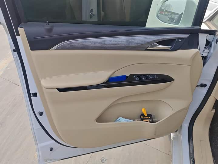 Фото 7 - Buick GL8 Hybrid