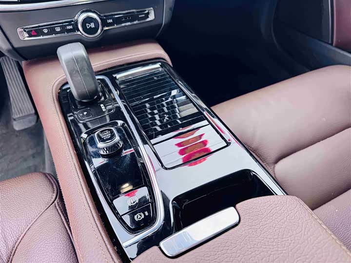 Фото 9 - Volvo S90 Hybrid