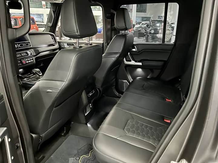 Photo 2 - BAW 212 T01