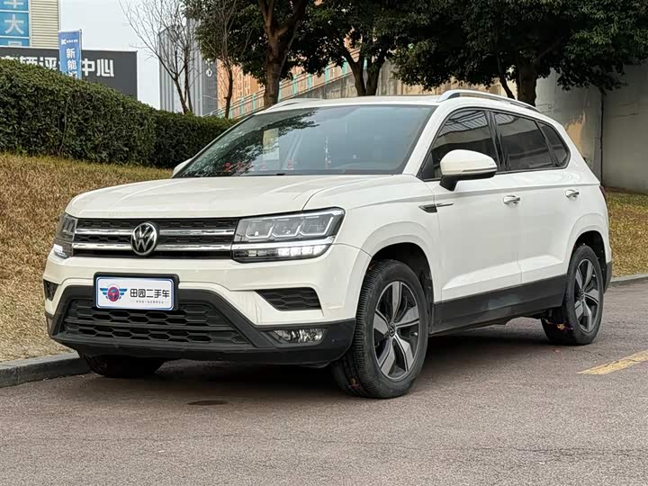 Фото 1 - Volkswagen Tharu