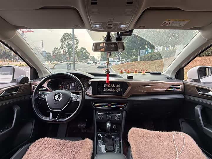 Фото 7 - Volkswagen Tharu