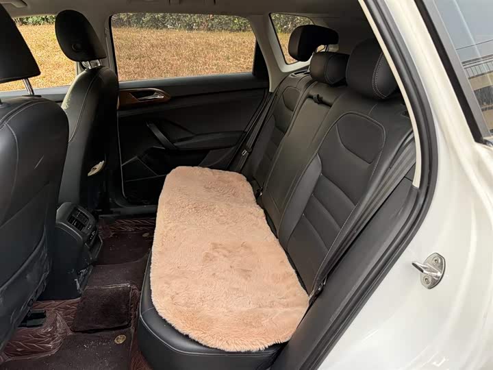 Фото 9 - Volkswagen Tharu