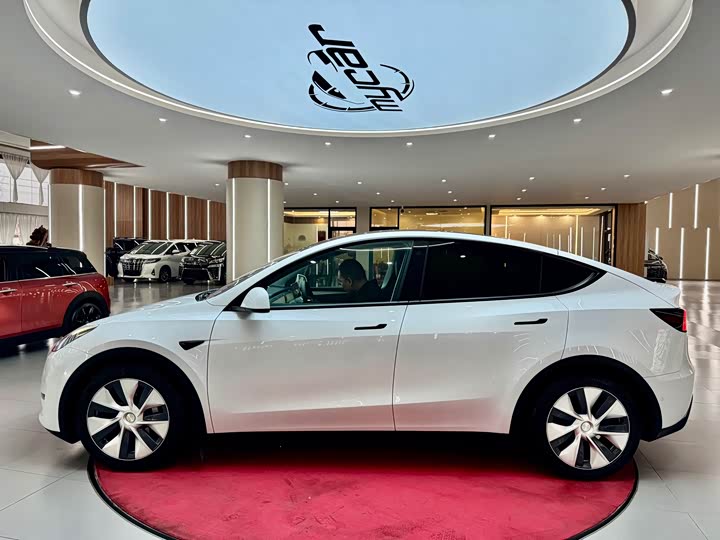 Фото 8 - Tesla Model Y