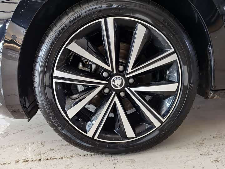 Фото 5 - Skoda Superb