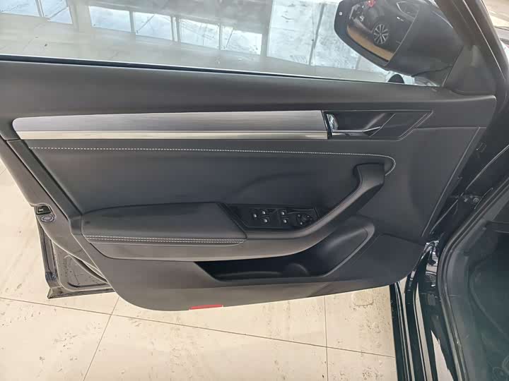 Фото 7 - Skoda Superb