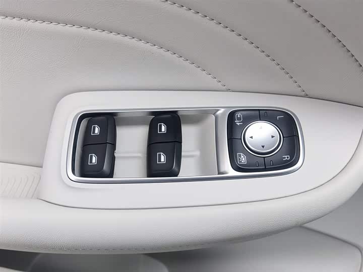 Фото 9 - Roewe iMax 8