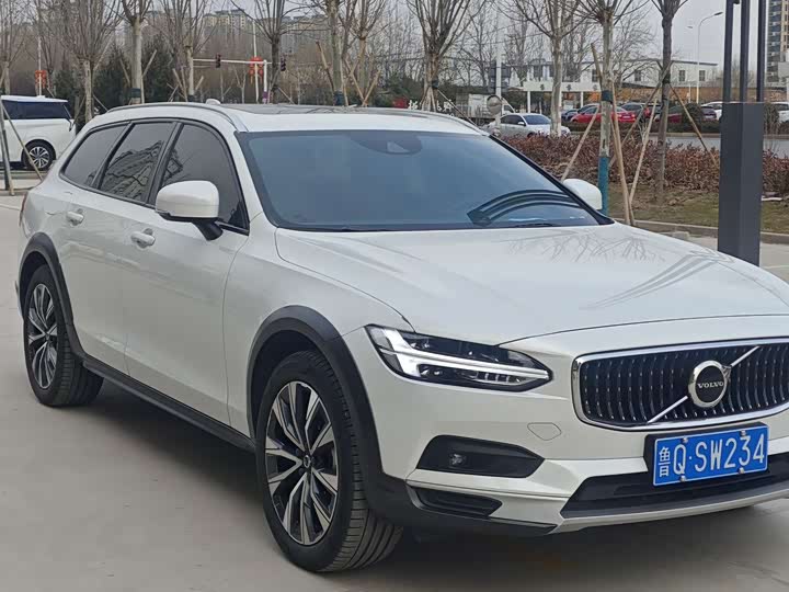 Фото 1 - Volvo V90