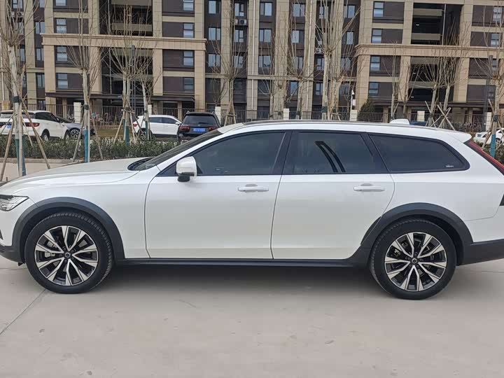 Фото 4 - Volvo V90