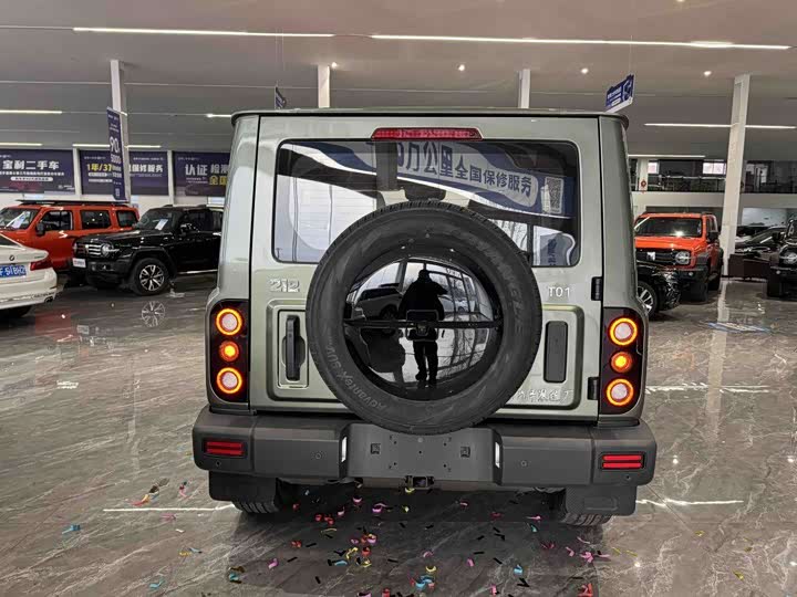 Photo 2 - BAW 212 T01