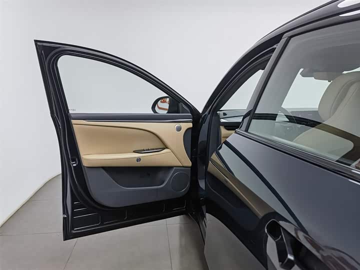 Фото 8 - BAIC Arcfox Alpha T5