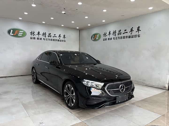 Фото 3 - Mercedes-Benz E-Class