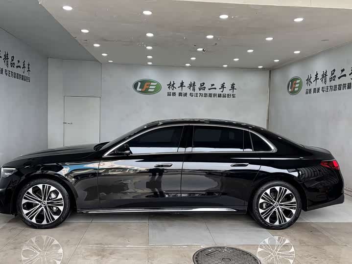 Фото 4 - Mercedes-Benz E-Class